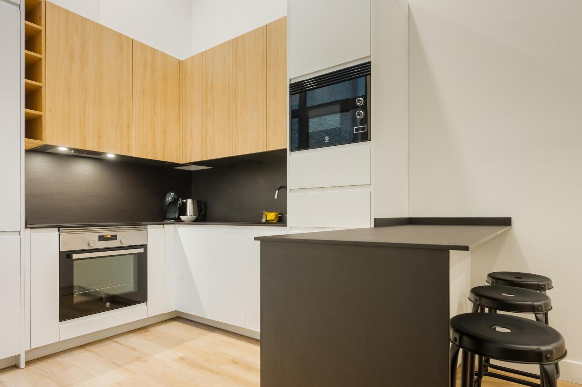 Modern Duplex 2b 2bath Historic Centre